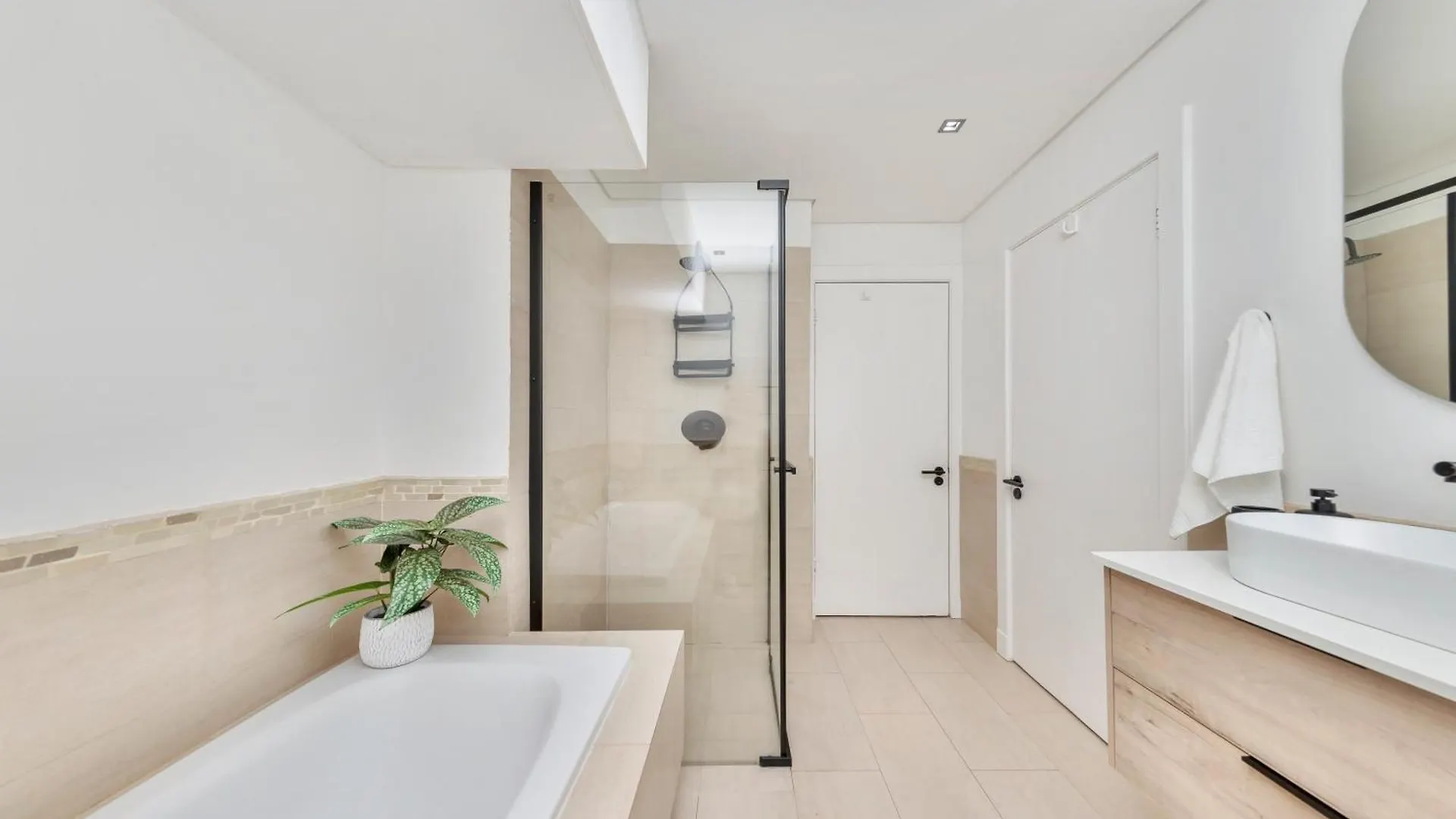 Stylish Bree Street Apartment - The Perfect Urban Getaway Cape Town 0*,